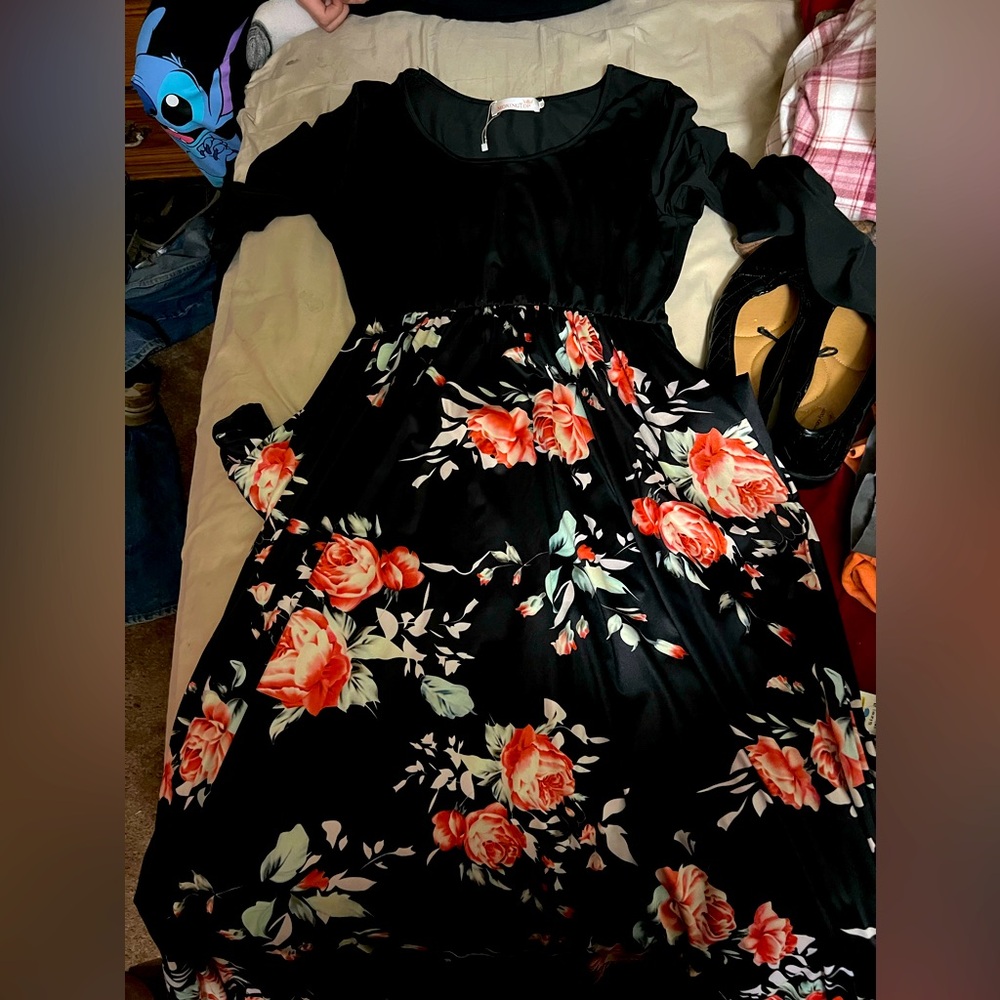 💚Floral Black Dress with Red Roses